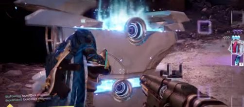 The glitch is insane. [Image source: TritanArmy/YouTube]