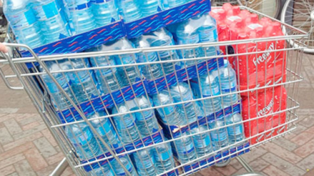 Bottiglie d'acqua esaurite a Montechiari