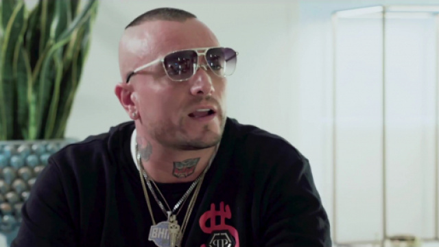 Gu&eacute; Pequeno durante l'intervista concessa a Sto Magazine