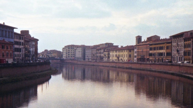 Un giovane di 25 anni &egrave; morto cadendo sul Lungarno Pacinotti a Pisa
