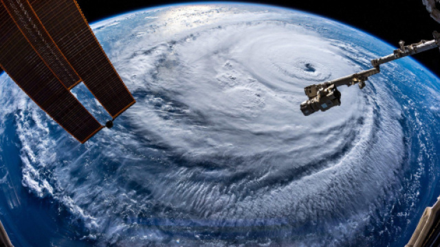 Usa, paura per l'arrivo dell'uragano Florence: evacuate quasi due milioni di persone (in foto l'uragano visto dallo spazio)
