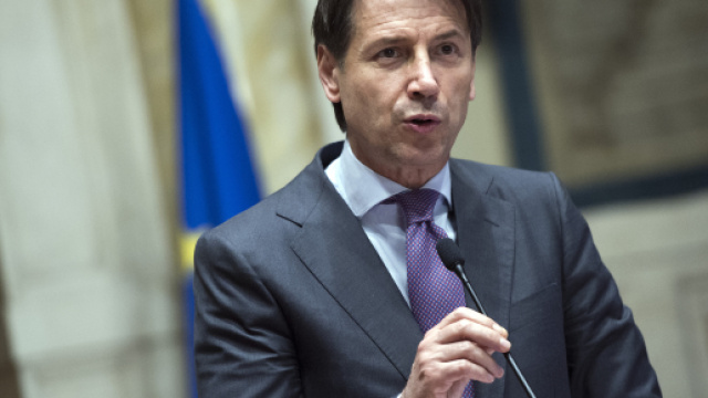 Migranti, Giuseppe Conte: 'Con l'accoglienza indiscriminata non possiamo risolvere il problema'.