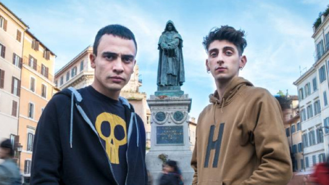 Simone Liberati e Pietro Castellitto interpretano i due protagonisti