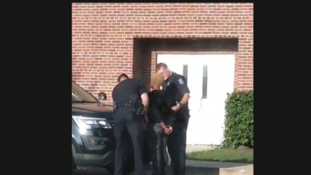 Usa, migliori amiche si innamorano dello stesso ragazzo: 17enne uccide la rivale in amore
