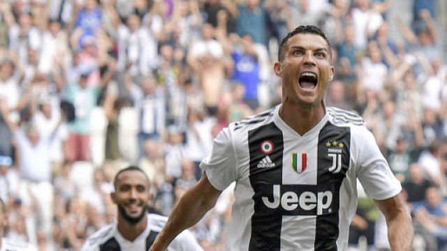 Cristiano Ronaldo mette a segno una doppietta contro il Sassuolo