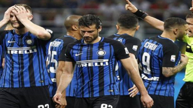 Le proteste dei giocatori dell'Inter