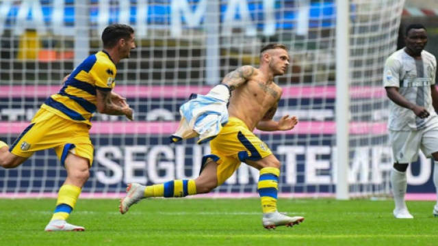 Dimarco esulta dopo il gol contro l'Inter