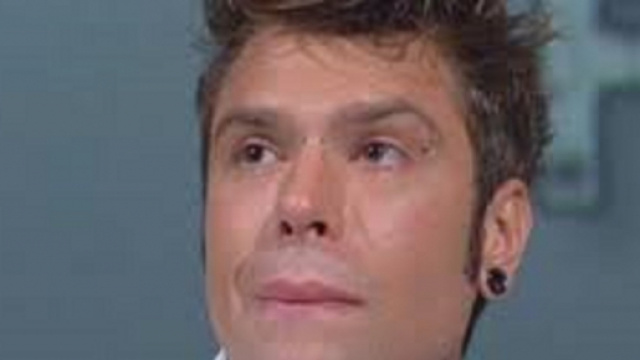 Fedez si commuove durante "L'intervista" di Maurizio Costanzo