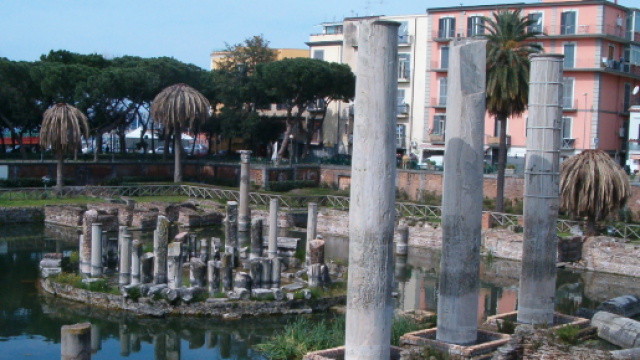Macellum di Pozzuoli, provincia di Napoli: la zona &egrave; stata colpita da un terremoto il 18 settembre