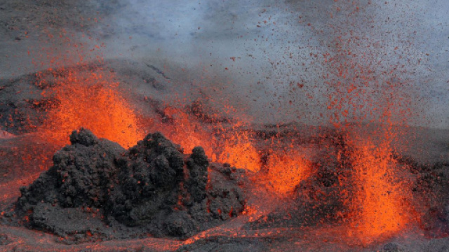 Piton de la Fournaise in eruzione