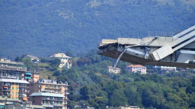 Ponte Morandi, forse il passaggio di un grosso tir ha causato il crollo del viadotto