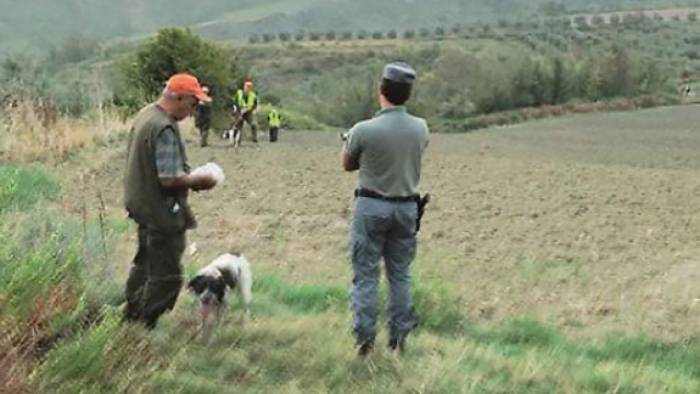 Rimini, cacciatore centra ciclista