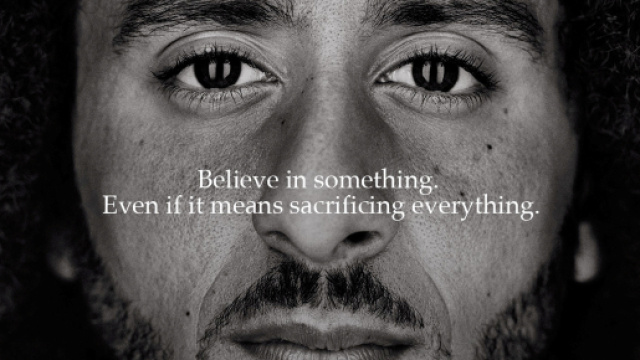 Colin Kaepernick est le nouveau visage de Nike, qui c&eacute;l&egrave;bre les 30 ans du slogan Just Do It
