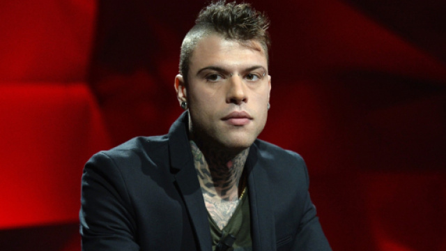 Fedez in lacrime davanti a Maurizio Costanzo: &ldquo;Chiara &egrave; la mia medicina&rdquo;.