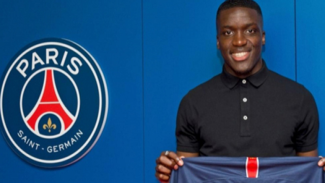 Stanely Nsoki vient de signer son premier contrat pro avec le PSG, sous fond de pol&eacute;mique