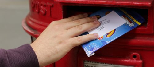 38 Degrees calls for non recyclable Walkers crips packets to be returned (Image credit 38_degrees/Twitter.com)