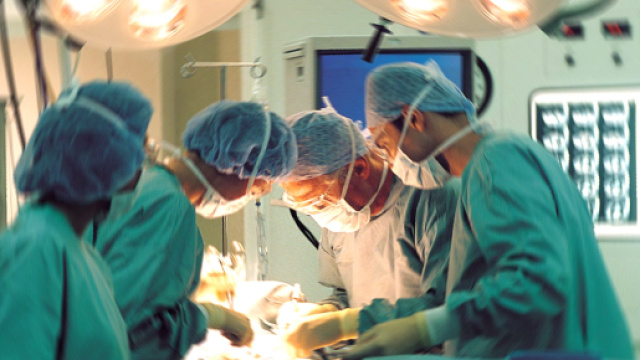 Francia: anziano paziente operato al cuore senza anestesia grazie all'ipnosi