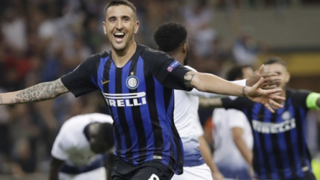 L'esultanza di Matias Vecino dopo il gol del 2-1 al Tottenham in Champions League