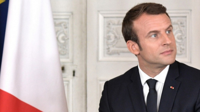 Macron tanc&eacute; par le jeune ch&ocirc;meur qui l'a abord&eacute;