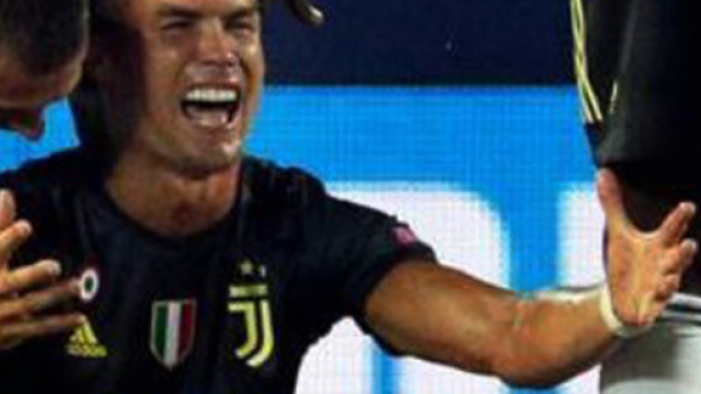 Ronaldo espulso, via in lacrime