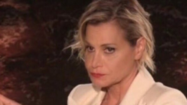 Simona Ventura ha abbracciato la fidanzata di Bettarini nel corso del primo fal&ograve;
