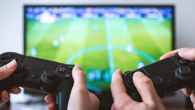 Videogiochi "proibiti" in Cina, il mercato collassa