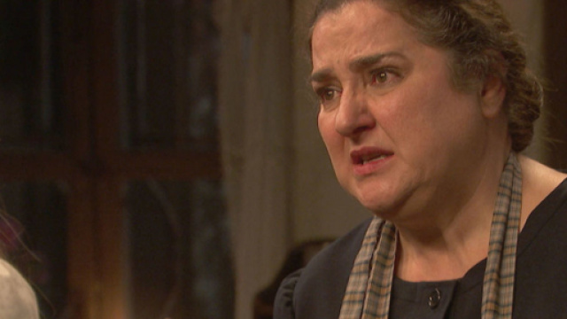 Il Segreto, trame: Consuelo offende pesantemente il carnefice di Alfonso e Emilia