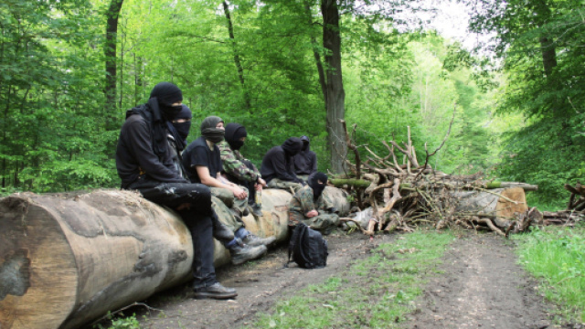 La foresta di Hambach protagonista dello scontro tra manifestanti e polizia (foto: abc-belarus.org)