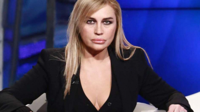 Lory Del Santo a Verissimo: 'Mio figlio Loren si &egrave; tolto la vita, ma andr&ograve; al GF VIP'.