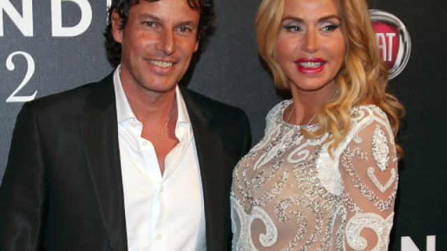 Valeria Marini e Patrick Baldassarri tacciati di finzione.