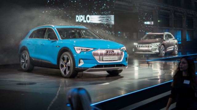 La premi&egrave;re della nuova Audi e-tron