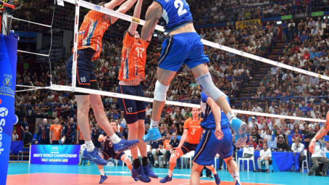Luigi Randazzo vola e supera il muro dell'Olanda (Foto Fivb).