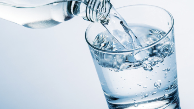 Acqua Minerale ritirata dal mercato: l'annuncio del Ministero della Salute