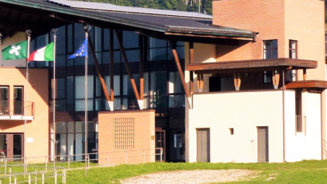 Pensionato violenta sessualmente 18 enne stagista.