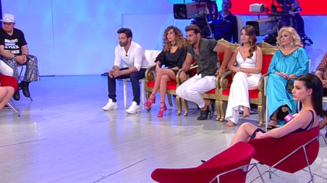 Uomini e donne | Gianni e Raffaella forse contro Sara
