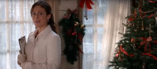 Erin Krakow, of When Calls the Heart, is in a fall mood and getting ready for a busy Christmas season. [Image source: Hallmark Channel-YouTube]