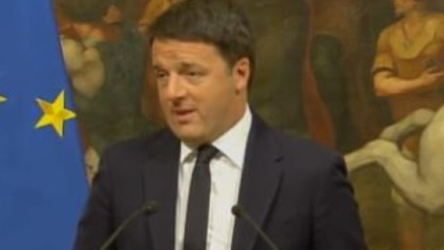 Matteo Renzi attacca Conte, Di Maio e Salvini per la sovraesposizione della loro fede.