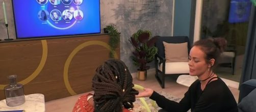 A Review: The Circle reveals how important it is not to trust online relationships - Image credit Channel 4 | YouTube