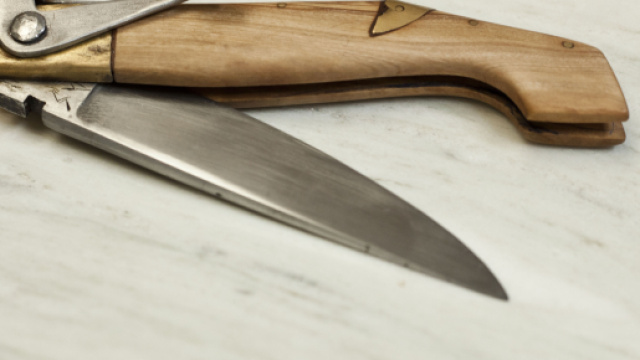 Brindisi, 49enne accoltella ristoratore: alla base del gesto gli stipendi non corrisposti alla compagna