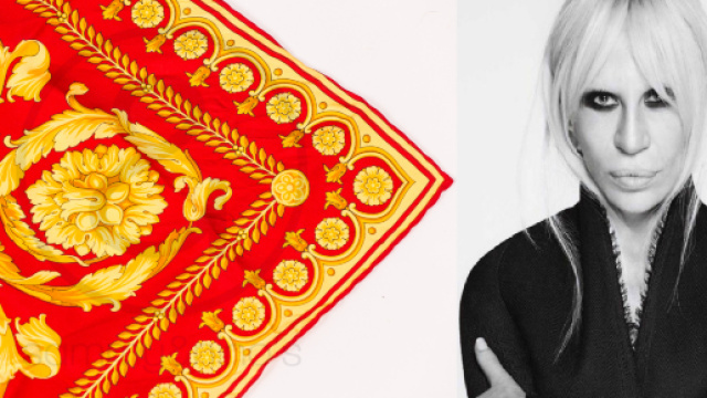 Donatella Versace rosso gold foulard