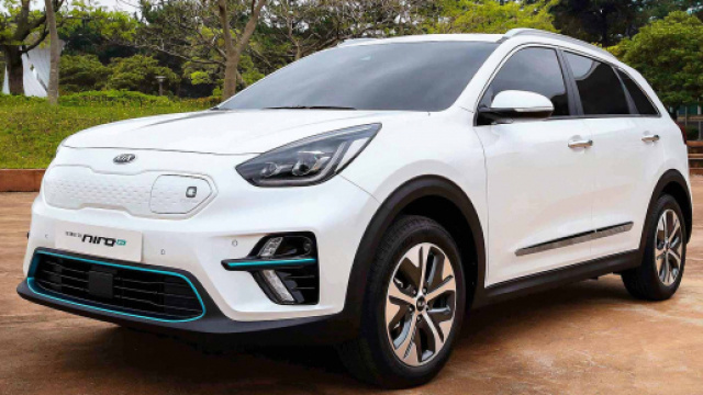 Kia e-Niro: il crossover diventa full electric e dichiara 485 Km di autonomia