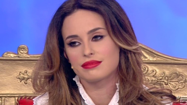 U&D, Sara Affi Fella smascherata: l'agenzia e gli sponsor la abbandonano