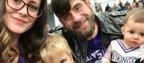 David Eason, married to MTV star Jenelle Evans, rants over Instagram deleting photos. [Image Source: 24*7 UPDATES - YouTube]