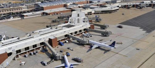 Thanksgiving travel - Photo by Joe Mahoney / Wikimedia Commons]