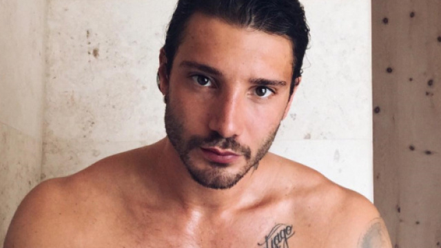 Gossip: Stefano De Martino avrebbe lasciato Amici per fare un docufilm sulla sua vita.
