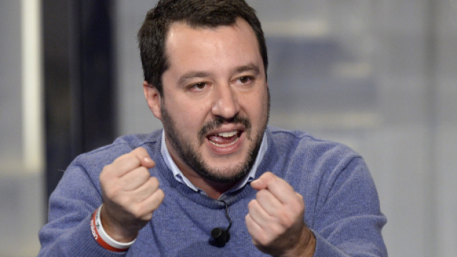 &rsquo;Come facciamo a cacciare Salvini?&rsquo;, insegnante ammette:'Sono stata ingenua, dovevo controllare i quaderni'