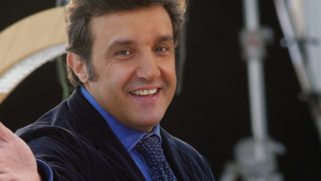 Difficle far dimenticare fabrizio Frizzi: Flavio Insinna non convince alla conduzione de l'Eredit&agrave;