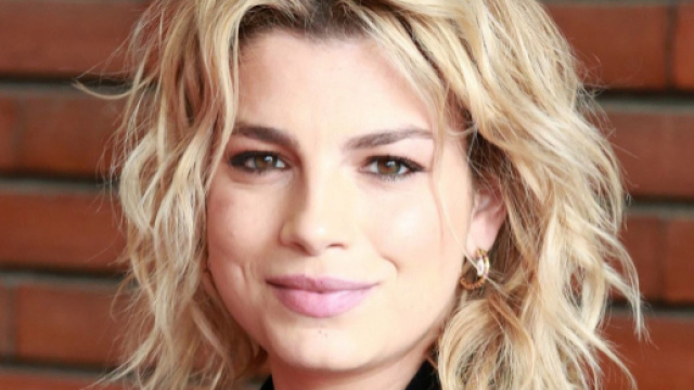 Emma Marrone: 'Se potrei stare con una donna? Io mi innamoro della testa delle persone'