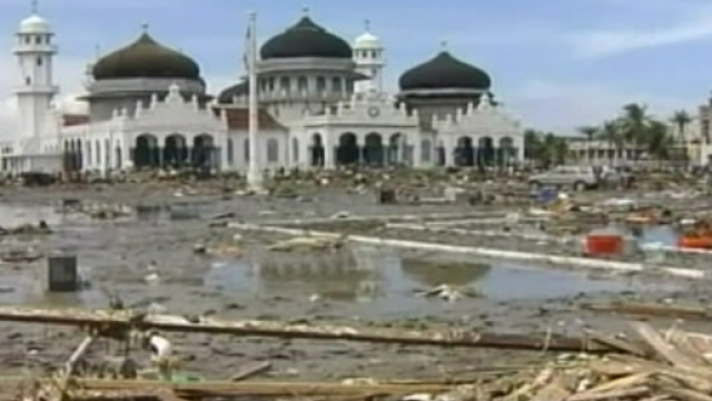Indonesia, Tsunami si abbatte dopo il terremoto: l'allarme era rientrato, ci sono dispersi