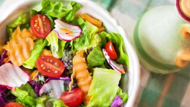 Meno rischio di depressione con una dieta ricca di vegetali (Canva)